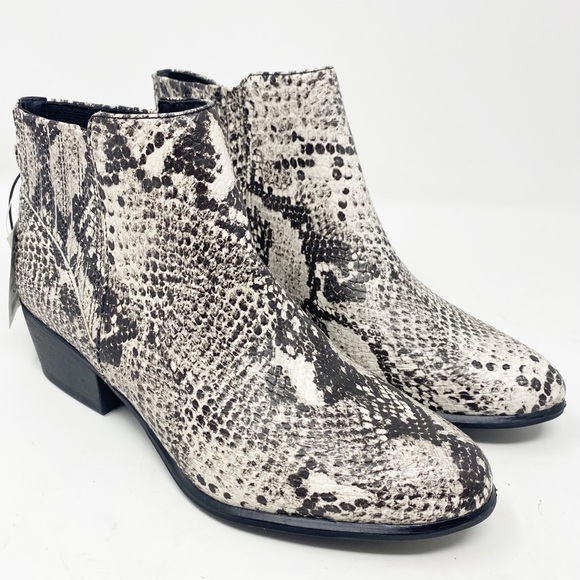 UNIONBAY Shoes - NWT Union Bay Snakeskin Ankle Boots Gray Silver